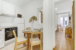 2BR renovated heart of Santos w AC | By Airnest