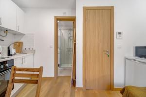 Modern cocoon studio in Santos w AC | By Airnest