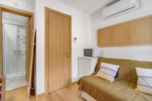 Modern cocoon studio in Santos w AC | By Airnest