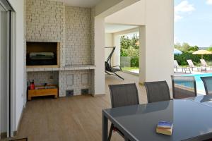 Villa with pool and view