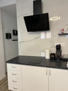 Apartamento blanco y negro en el centro