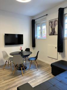 Apartamento blanco y negro en el centro