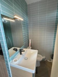 Superbe studio neuf avec Balcon