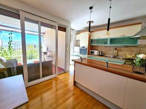 Beautiful Spacious Apartment Close to Beach