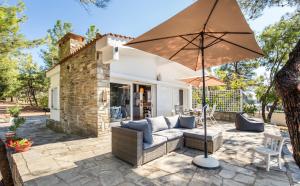 Cleo beachfront villa