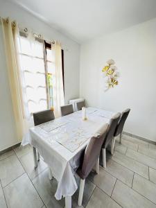 Petite chambre dans une maison