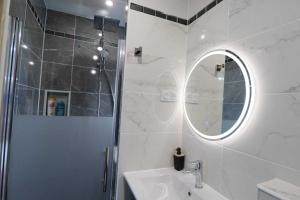 Maisons d'hotes Le Lotus Blanc : Chambre Double avec Salle de Bains Privative