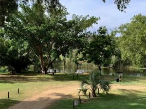 Worlds Apart - River Front Guest Farm & Camping