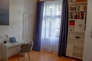 Peaceful central base with cafés, bars, and nightlife buzz