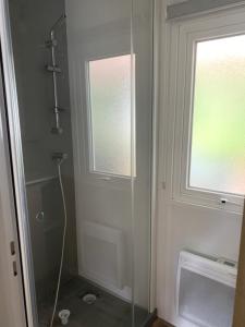 MH 008 Bora Bora sur emplacement exceptionnel en lisière de forêt dans camping 4 étoiles