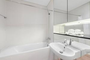 FIRST CLASS 1BR Stunning Burj Khalifa Views