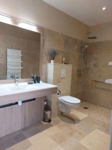 Maisons de vacances Location independante au coeur des Alpilles pour 2 personnes avec Jacuzzi : photos des chambres