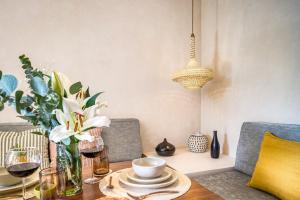 Stunning 1BR in Jungle with Pool, Restaurant and Gym