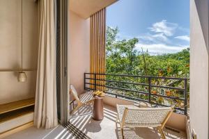 Stunning 1BR in Jungle with Pool, Restaurant and Gym