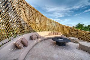 Stunning 1BR in Jungle with Pool, Restaurant and Gym