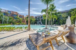 Stunning 1BR in Jungle with Pool, Restaurant and Gym