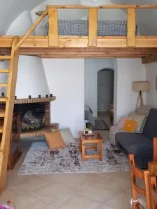 Granny's Home ,mini villa for 4 - Mesariá