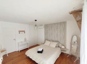 B&B / Chambres d'hotes Le domaine du Quercy : Chambre Double - Vue sur Piscine