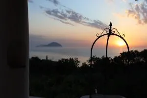 Ville Pollara - tramonto sul mare - Leni