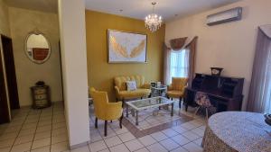 Departamento amplio con estacionamiento, WiFi rápido, equipado, muy cerca de Catedral