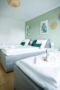 C4S -COME4STAY -InnHarmony- Stilvoll eingerichtetes Apartment für bis zu 8 Personen - Hochwertige Betten I voll ausgestattete Küche I Balkon I Badezimmer I WLAN I Smart TV - Winhöring