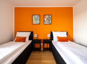 C4S -COME4STAY -InnHarmony- Stilvoll eingerichtetes Apartment für bis zu 8 Personen - Hochwertige Betten I voll ausgestattete Küche I Balkon I Badezimmer I WLAN I Smart TV