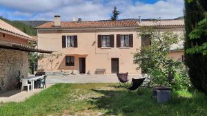 Maisons de vacances La ferme d-Yvette et Zou, au coeur des Baronnies Provencales, pour un sejour en famille ou entre amis : photos des chambres