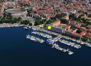 Harbor View Apartment