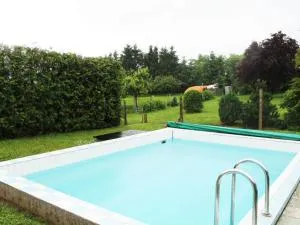 Schoene Zweizimmer-Ferienwohnung mit Pool im Garten - Kirch Jesar