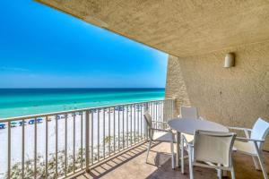 Beach House Condominiums D404 - Beachfront with Pool, WiFi, & Beach Service