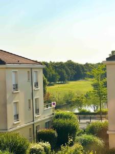 Appartements Le VanGogh - grand studio Disney 8 minutes : photos des chambres