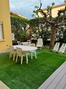 Appartements Front de mer 100m2 Vue magnifique, balcon, jardin, garage : Appartement 3 Chambres