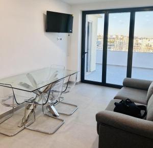 Spectacular Lagos Marina view apt on promenade