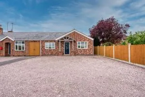 3 Bedroom Bungalow with Garden and Parking - Cotgrave