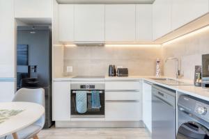 Always-Power Signal Hill Apartment