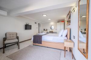 Select Cunda Guest House - Sea View Room with Private Veranda in Cunda Island