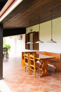 One-Bedroom Apartment with Garden