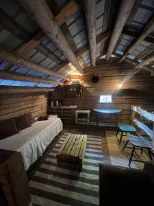 Elämyksellinen majoitus aitassa - Kaustinen