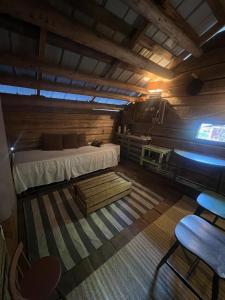 Elämyksellinen majoitus aitassa