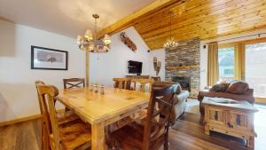 Mammoth Sierra Townhomes #18 condo