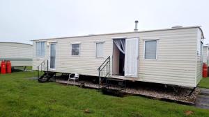 Peaces caravan 8 berth on coral beach