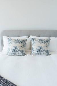 Sunny Large Bondi Studio -Lift-Parking-Balcony-AC