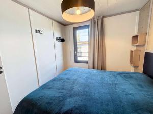 Chalets Chalet 6 Pers. a Jullouville - Piscine Chauffee, Proche Plage et Commerces - FR-1-361-541 : photos des chambres
