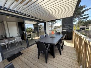 Chalets Chalet 6 Pers. a Jullouville - Piscine Chauffee, Proche Plage et Commerces - FR-1-361-541 : photos des chambres