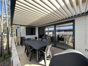 Chalets Chalet 6 Pers. a Jullouville - Piscine Chauffee, Proche Plage et Commerces - FR-1-361-541 : photos des chambres