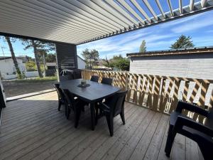Chalets Chalet 6 Pers. a Jullouville - Piscine Chauffee, Proche Plage et Commerces - FR-1-361-541 : photos des chambres