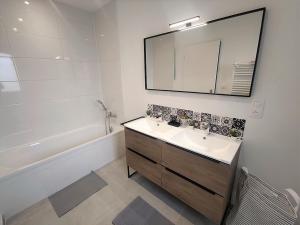 Maisons de vacances Maison 8 pers, proche plage et commerces, jardin, barbecue, equipements bebe, linge inclus - FR-1-639-122 : photos des chambres