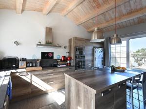 Maisons de vacances Maison Familiale a Saint-Clement, Proche Plage, Jardin, Cheminee, BBQ, 3 Ch, Internet - FR-1-434-114 : photos des chambres