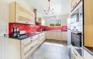 3 Bedroom Lovely Home In Saint-Malo