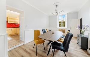 3 Bedroom Lovely Home In Saint-Malo